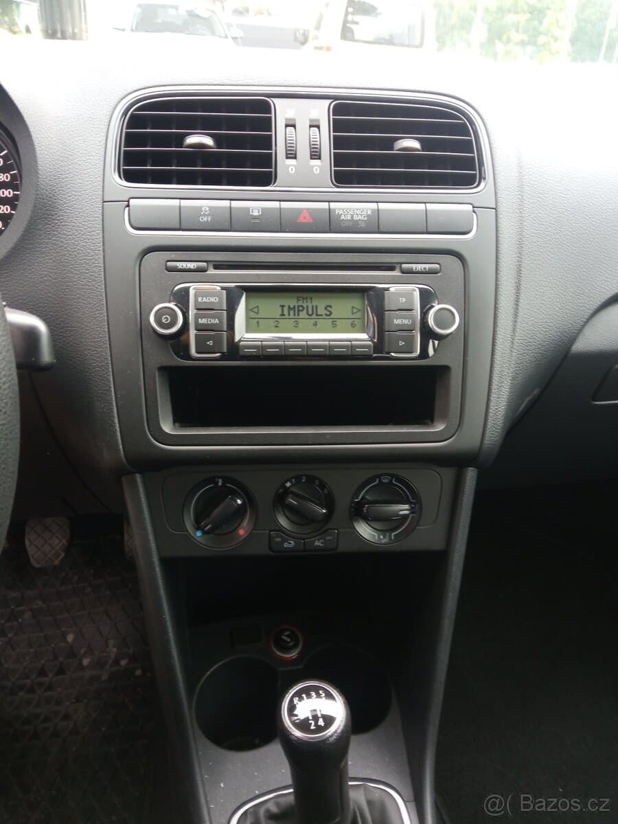 2011 Volkswagen POLO - 7