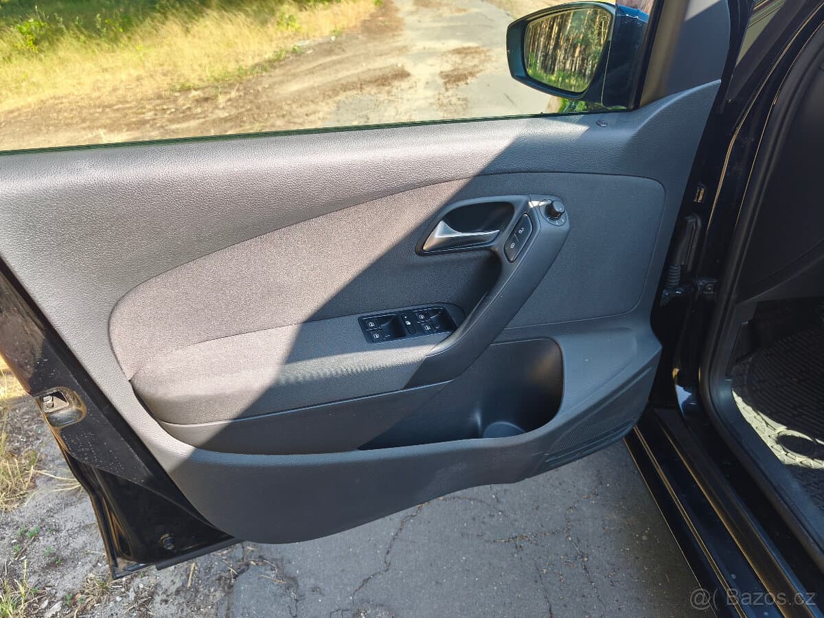 2012 Volkswagen POLO - 7