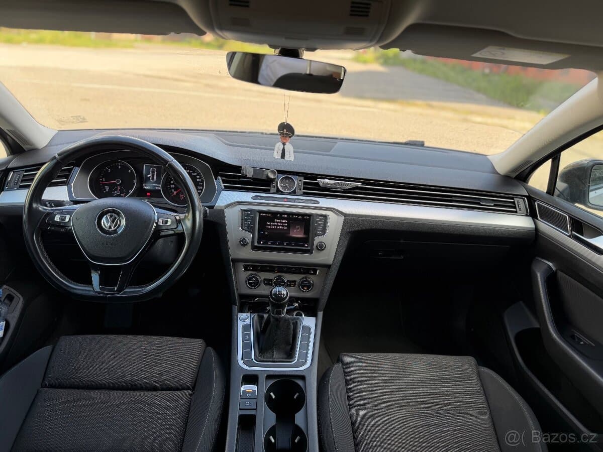 2016 Volkswagen PASSAT - 7