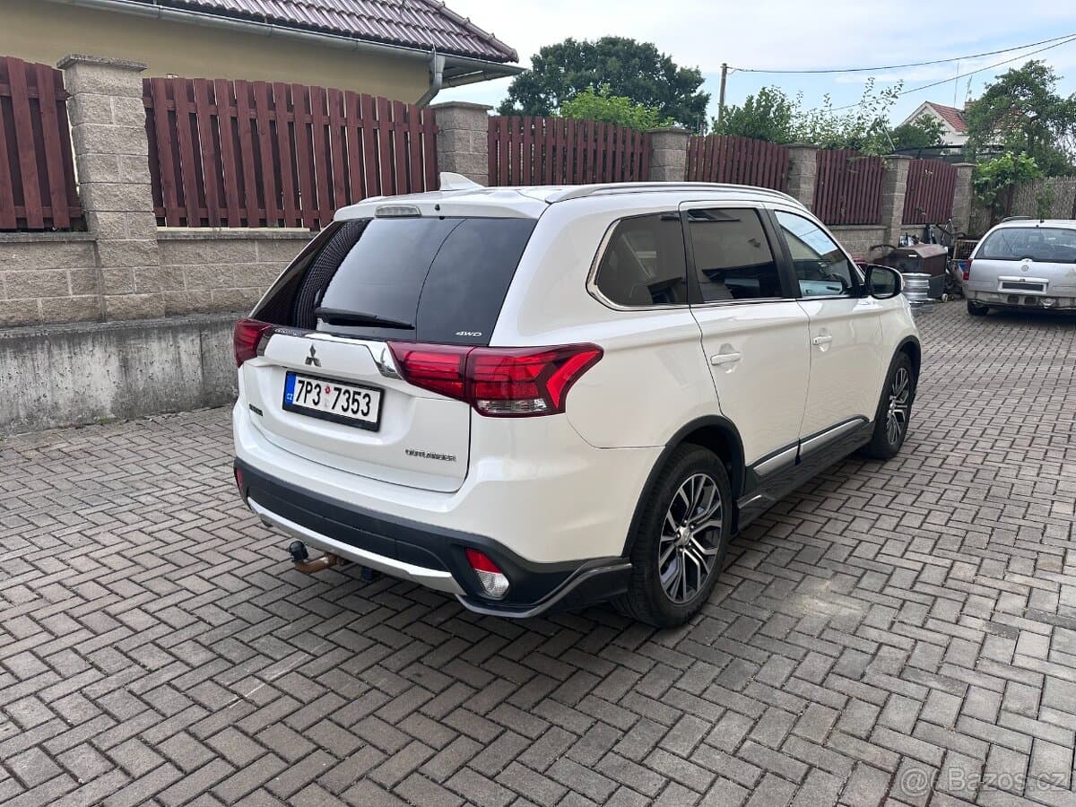 2017 Mitsubishi OUTLANDER - 7