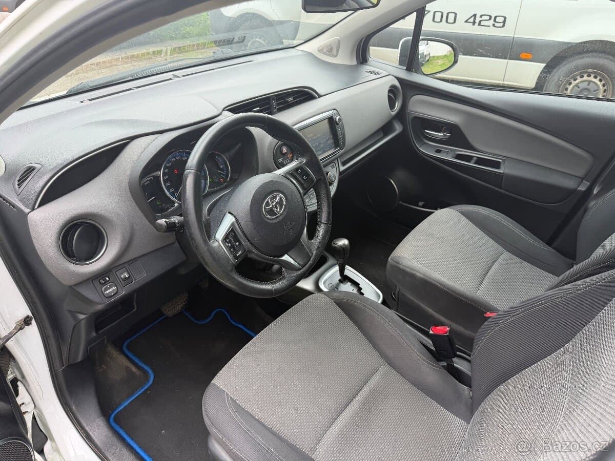 2017 Toyota YARIS - 7