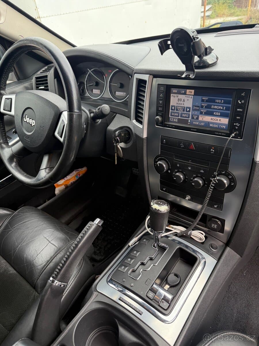 2010 Jeep CHEROKEE - 7