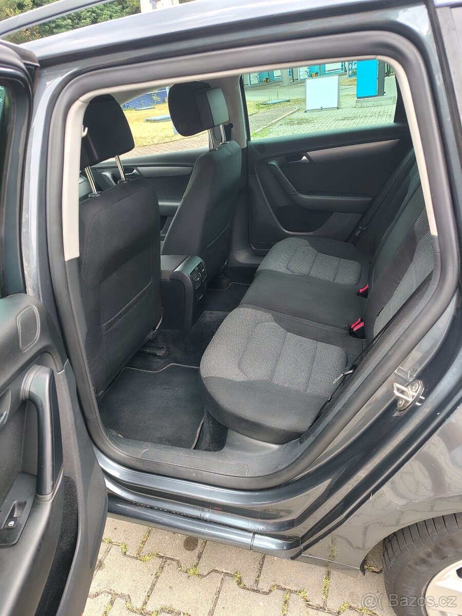 2011 Volkswagen PASSAT - 7