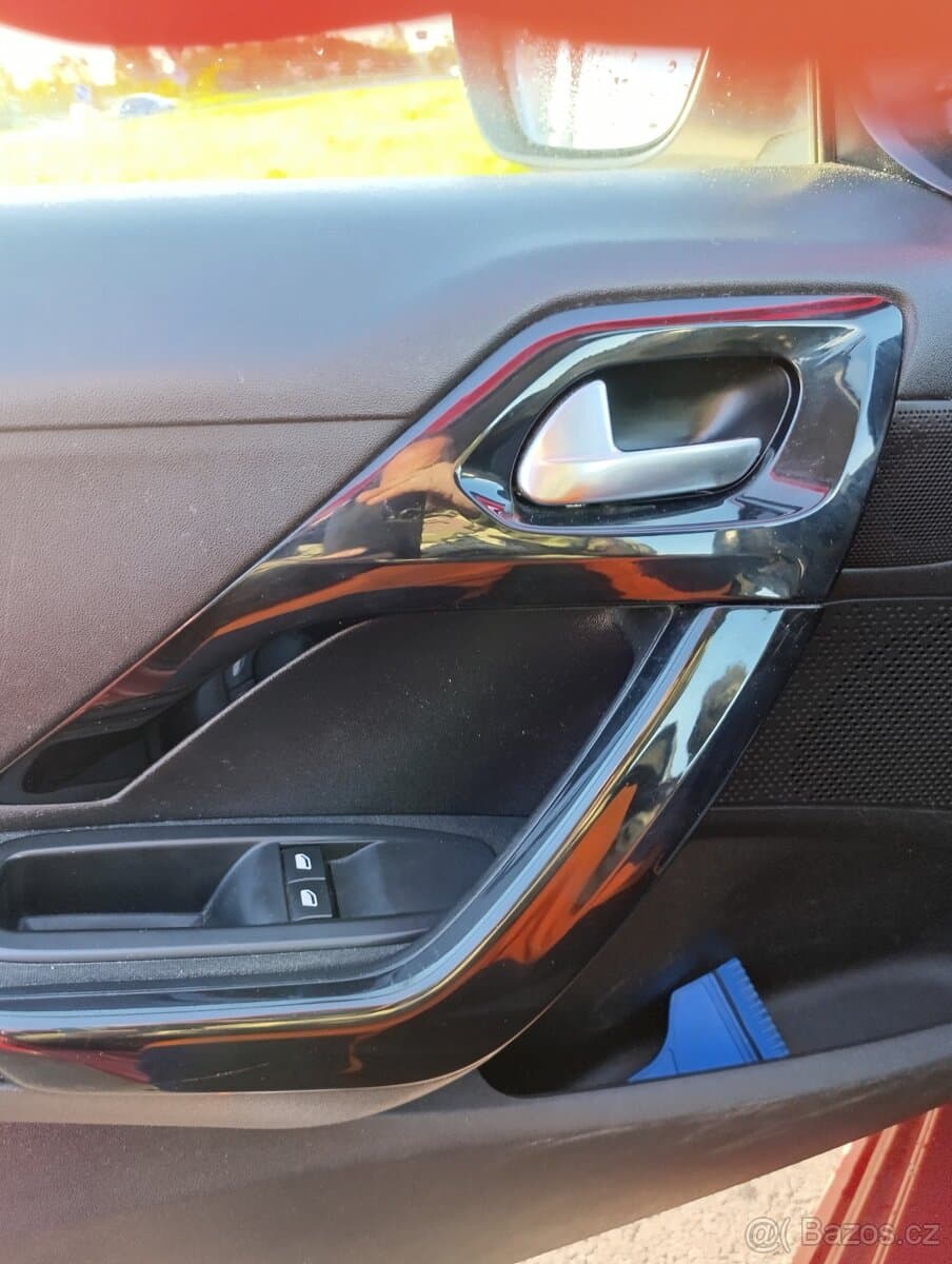 2013 Peugeot 208 - 7