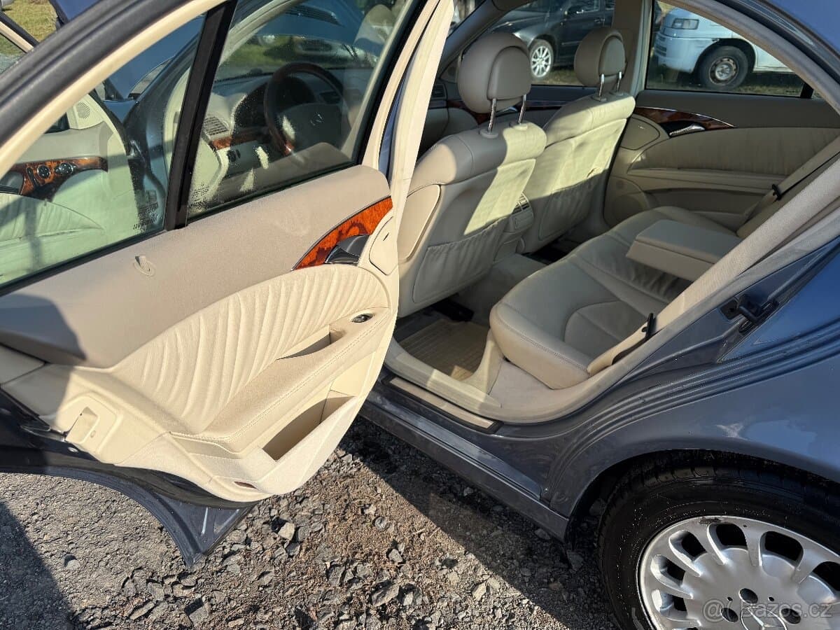 2004 Mercedes-Benz E-CLASS - 7