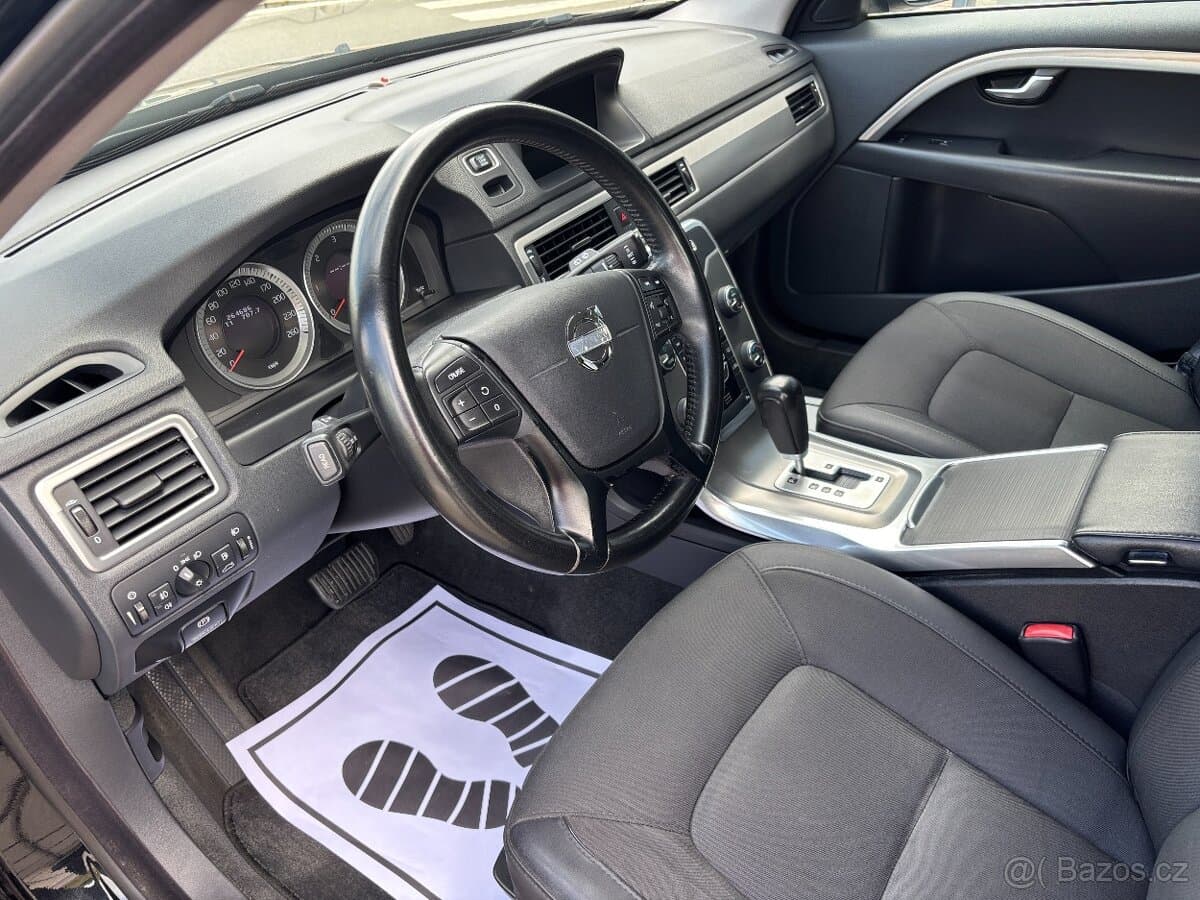 2012 Volvo V70 - 7