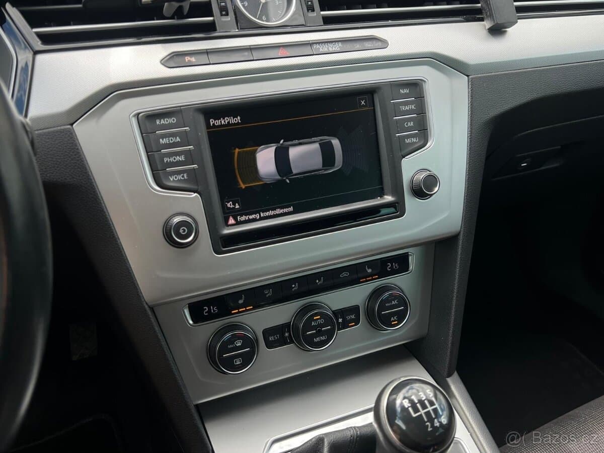 2016 Volkswagen PASSAT - 7