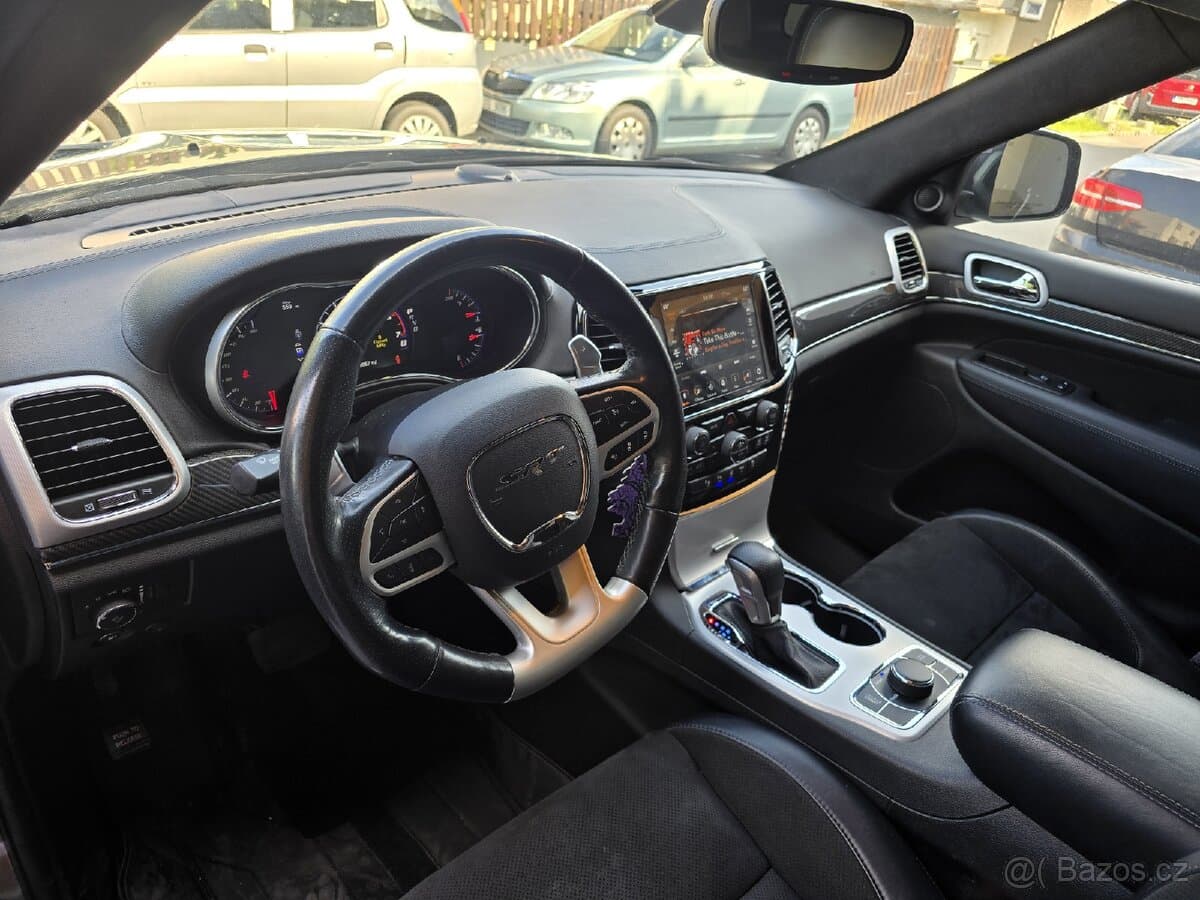 2020 Jeep CHEROKEE - 7