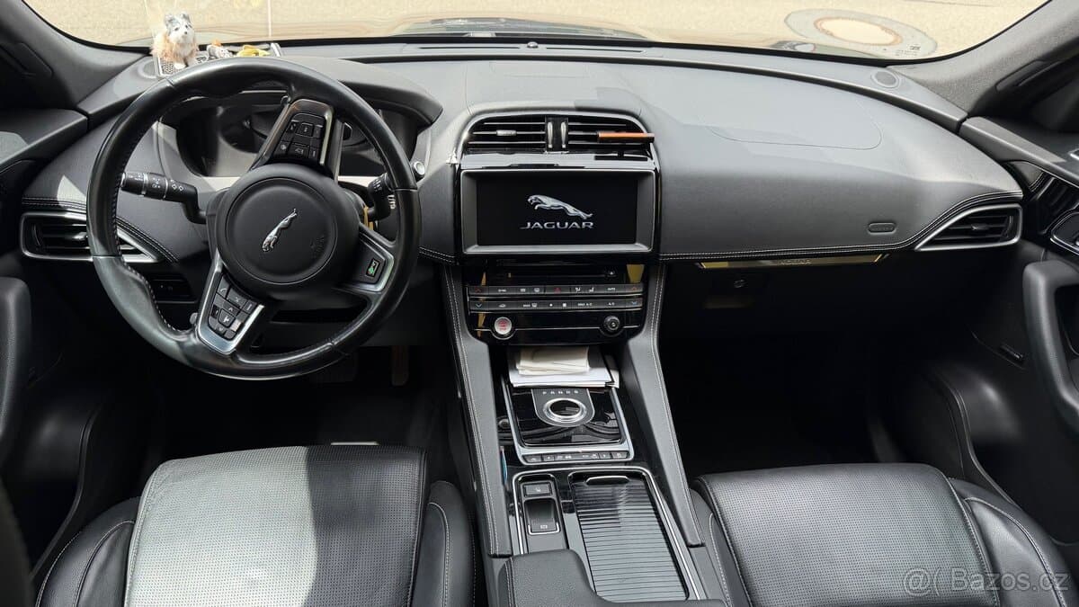 2016 Jaguar F-PACE - 7