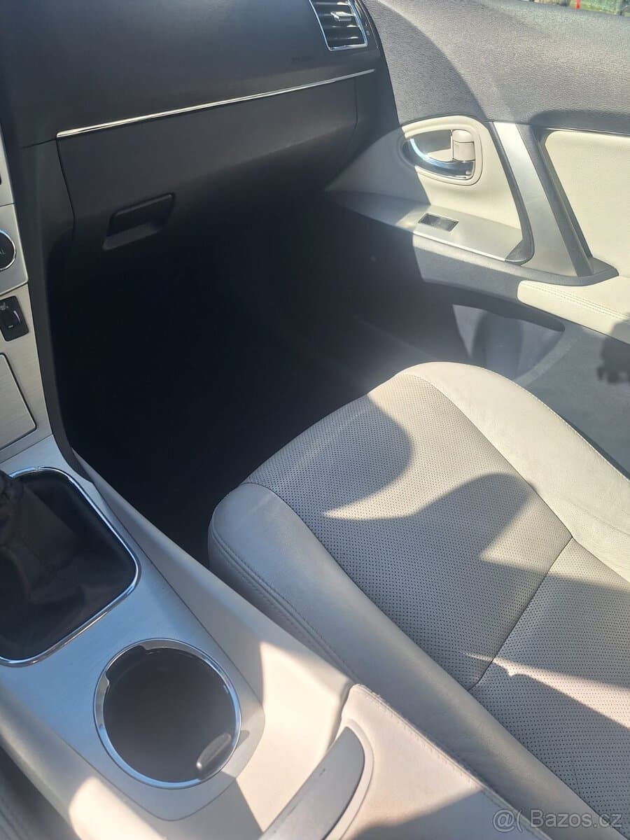2012 Toyota AVENSIS - 7