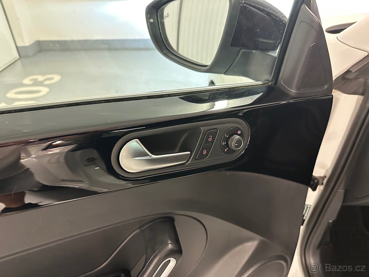 2017 Volkswagen BEETLE - 7