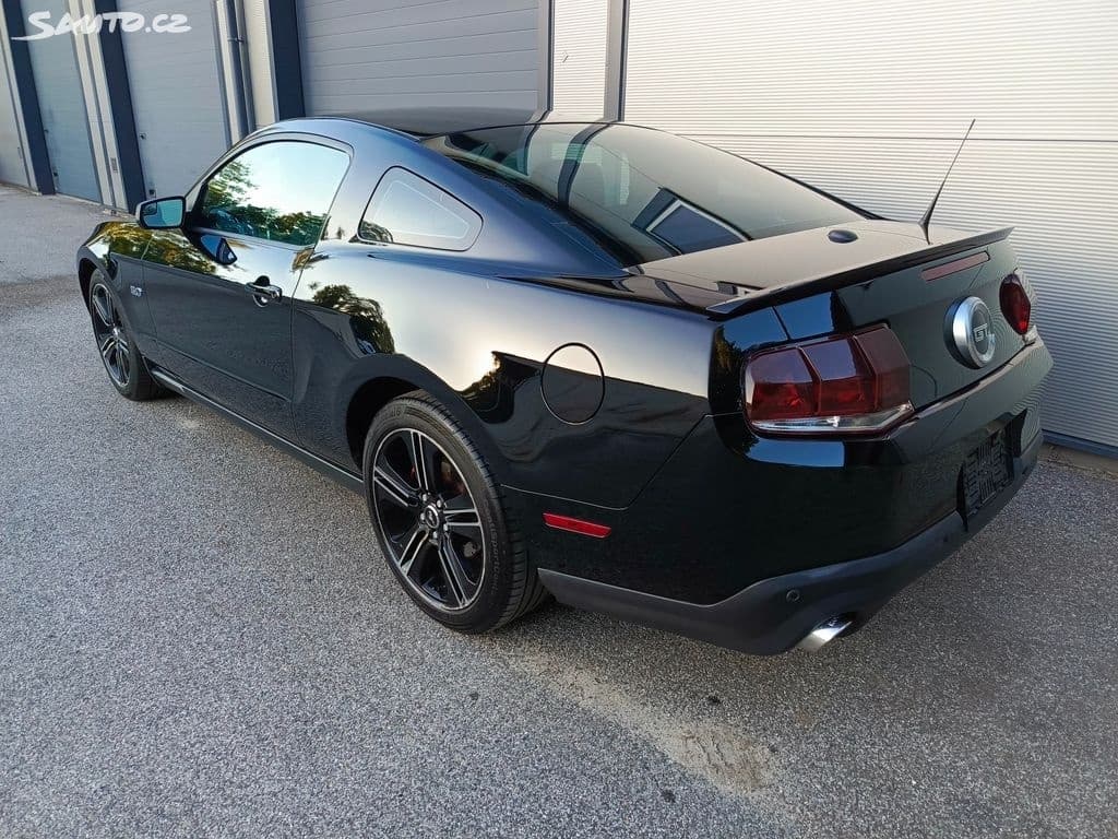 2011 Ford MUSTANG - 7