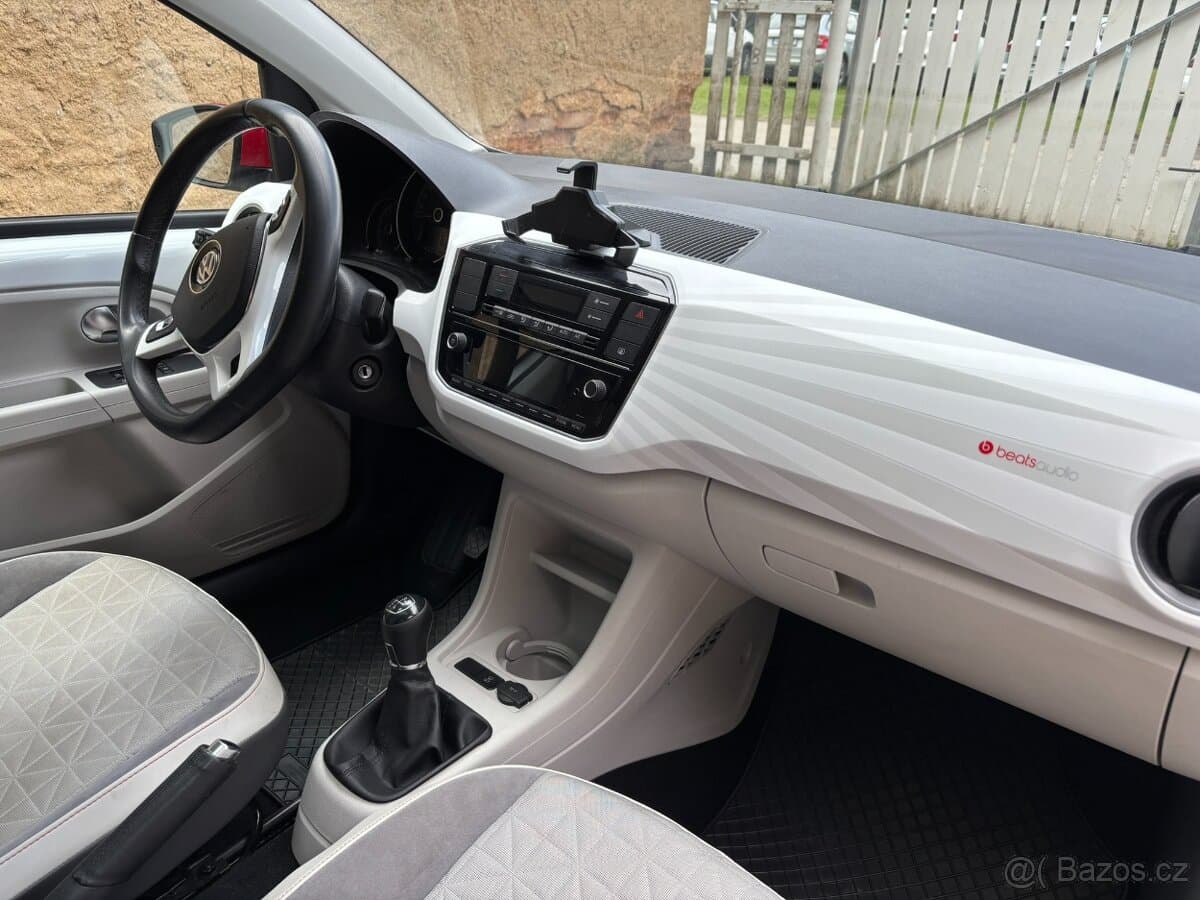 2017 Volkswagen UP! - 7