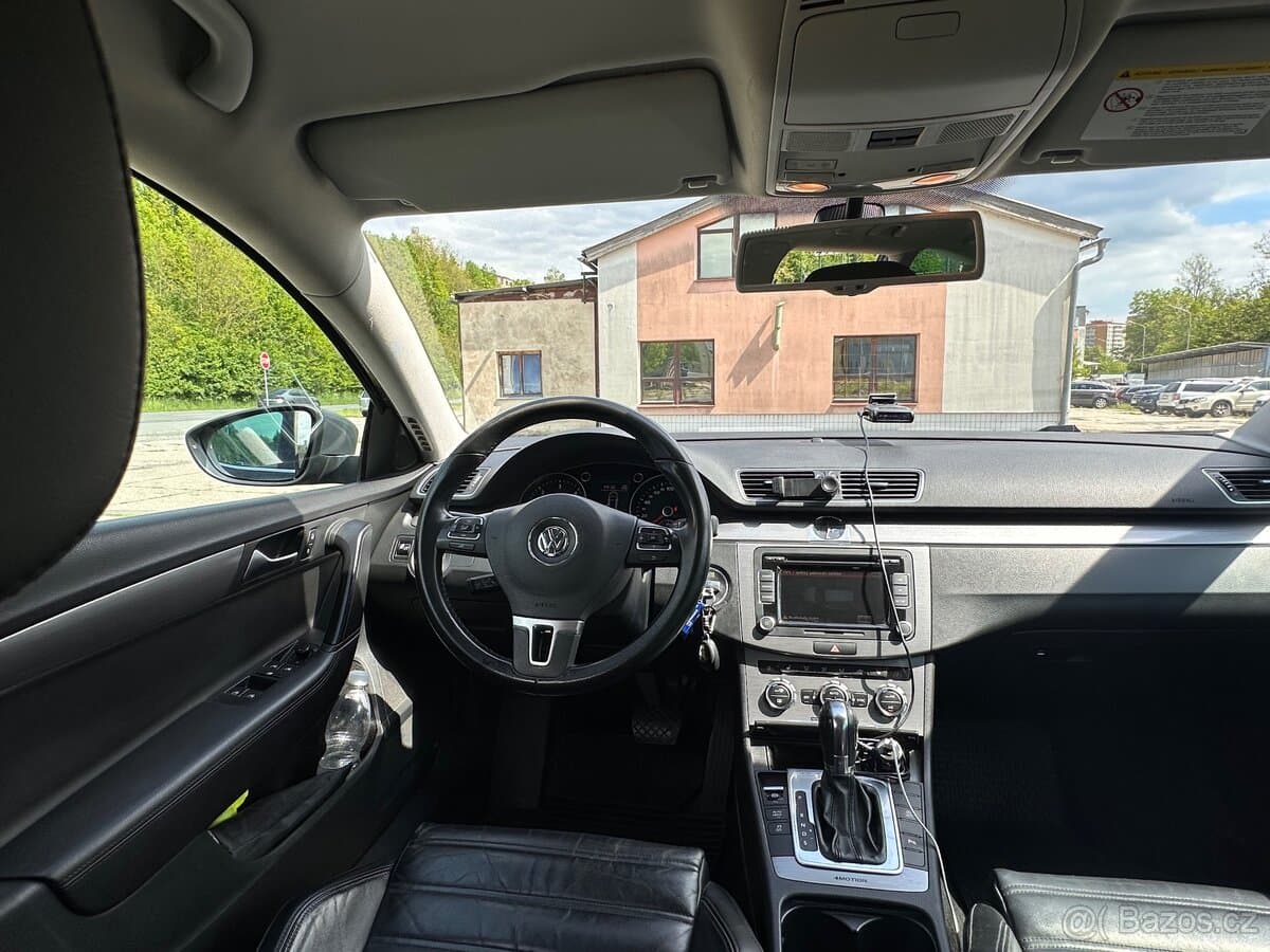 2013 Volkswagen PASSAT - 7