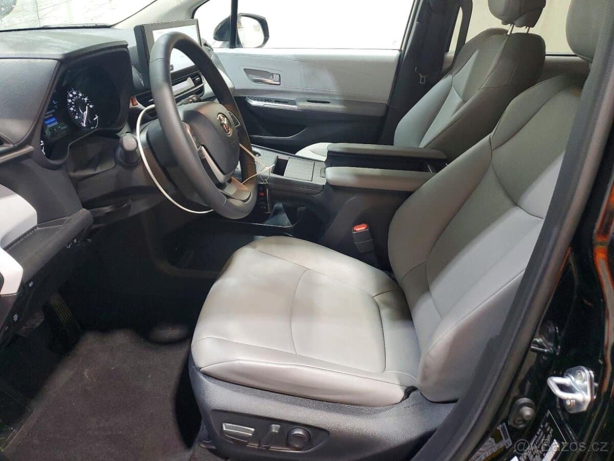 2026 Toyota SIENNA - 7