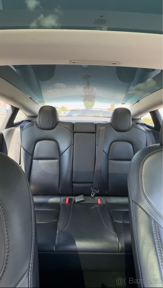 Tesla MODEL 3 - 7