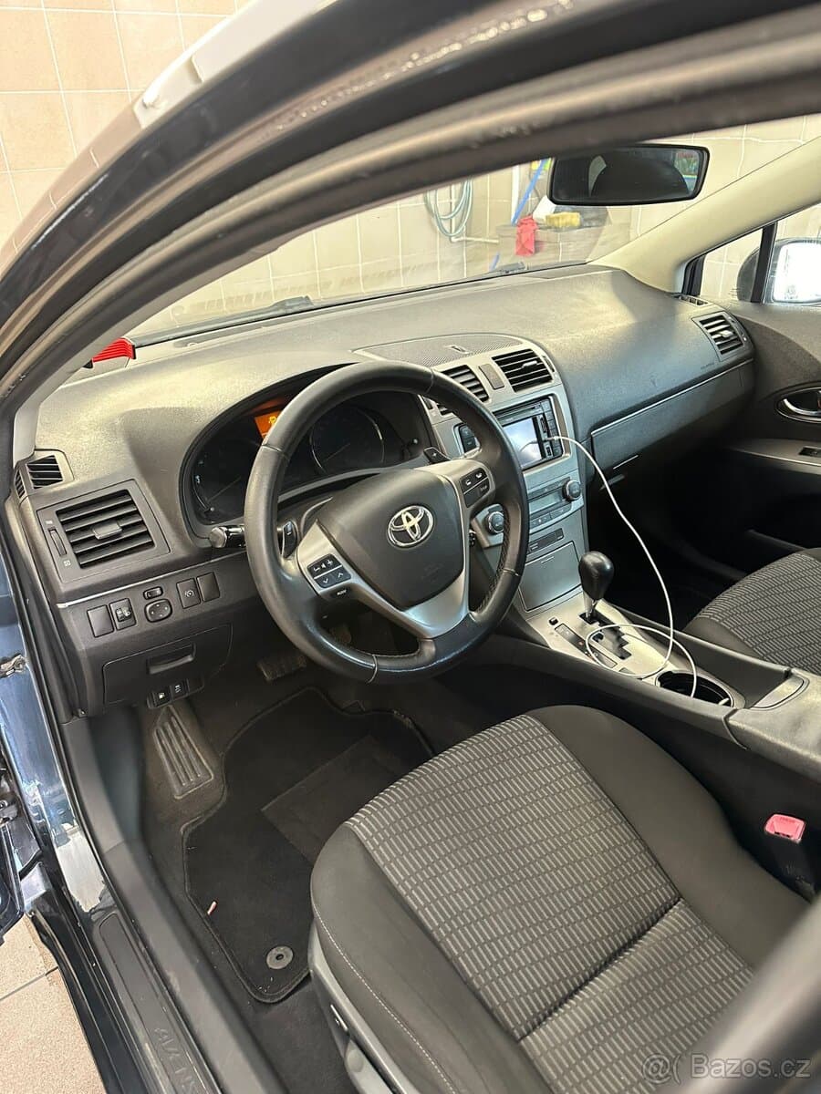 2011 Toyota AVENSIS - 7