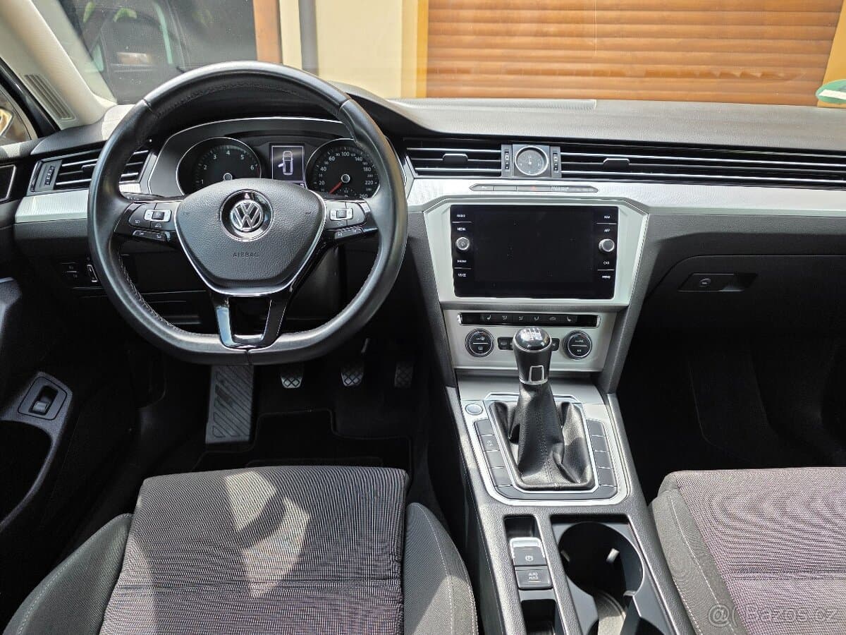 2017 Volkswagen PASSAT - 7