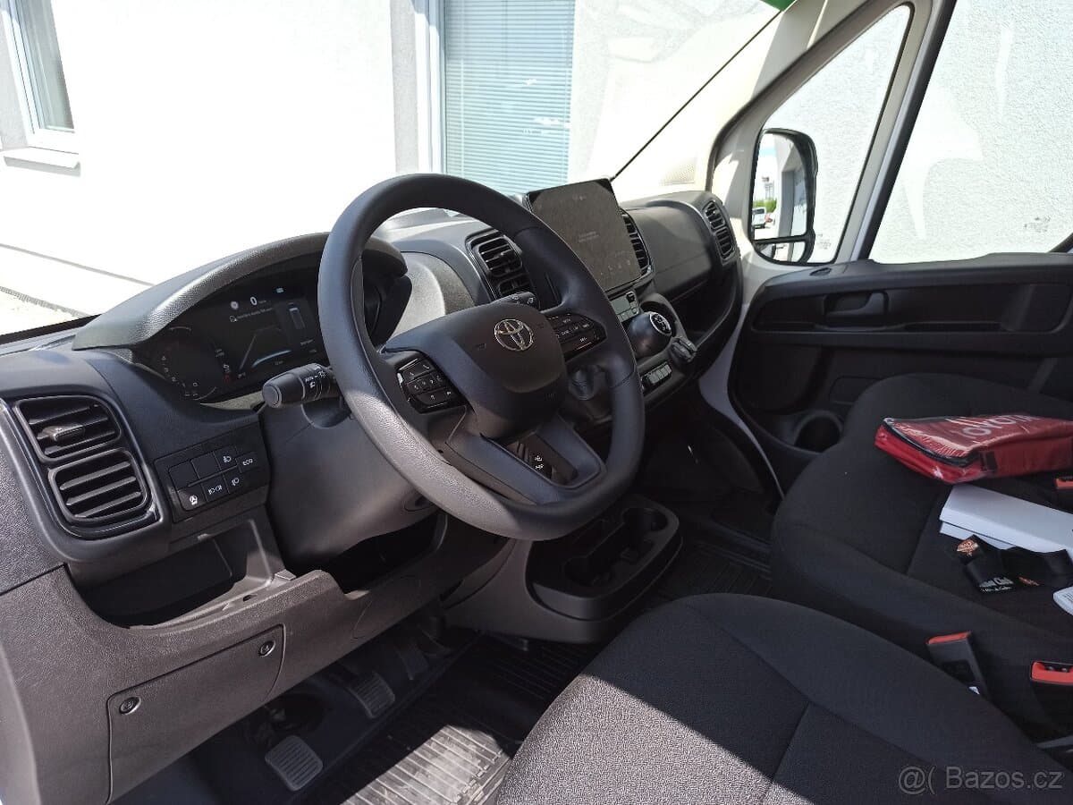 2025 Toyota PROACE - 7