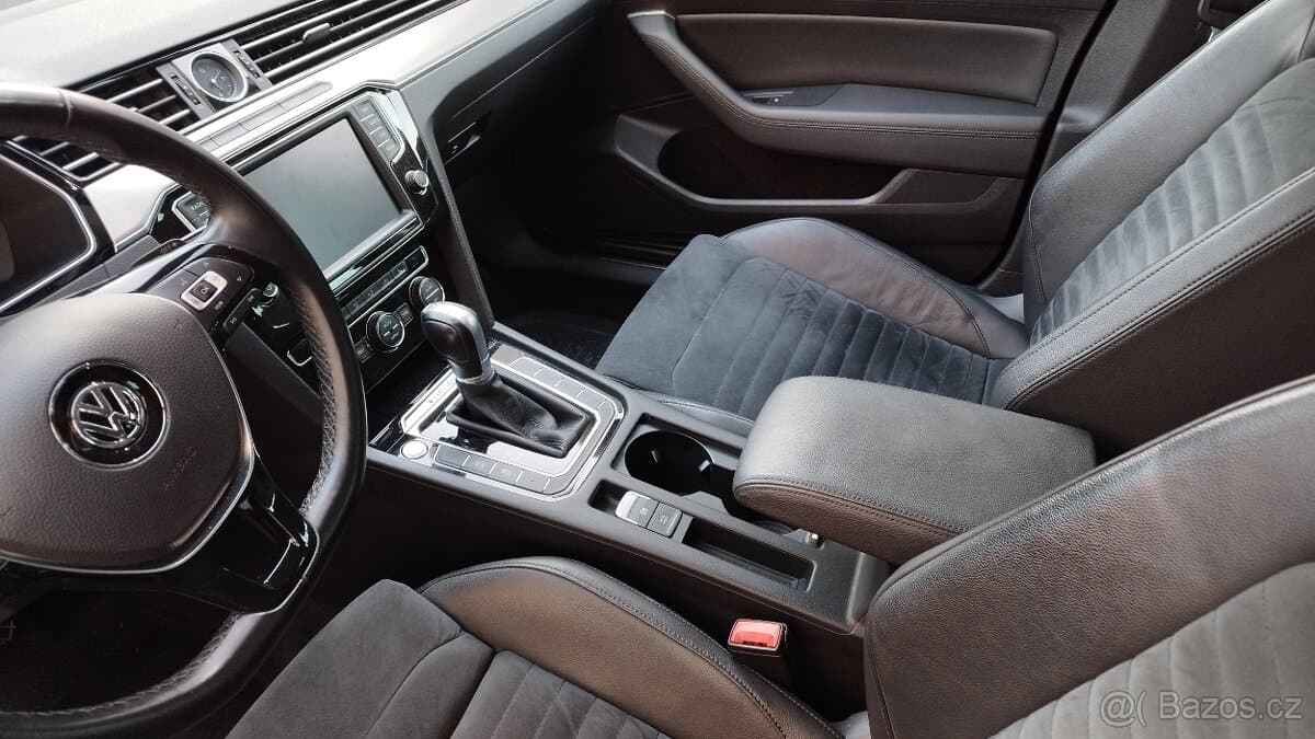 2017 Volkswagen PASSAT - 7