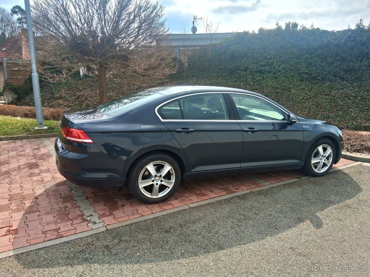 2018 Volkswagen PASSAT - 7