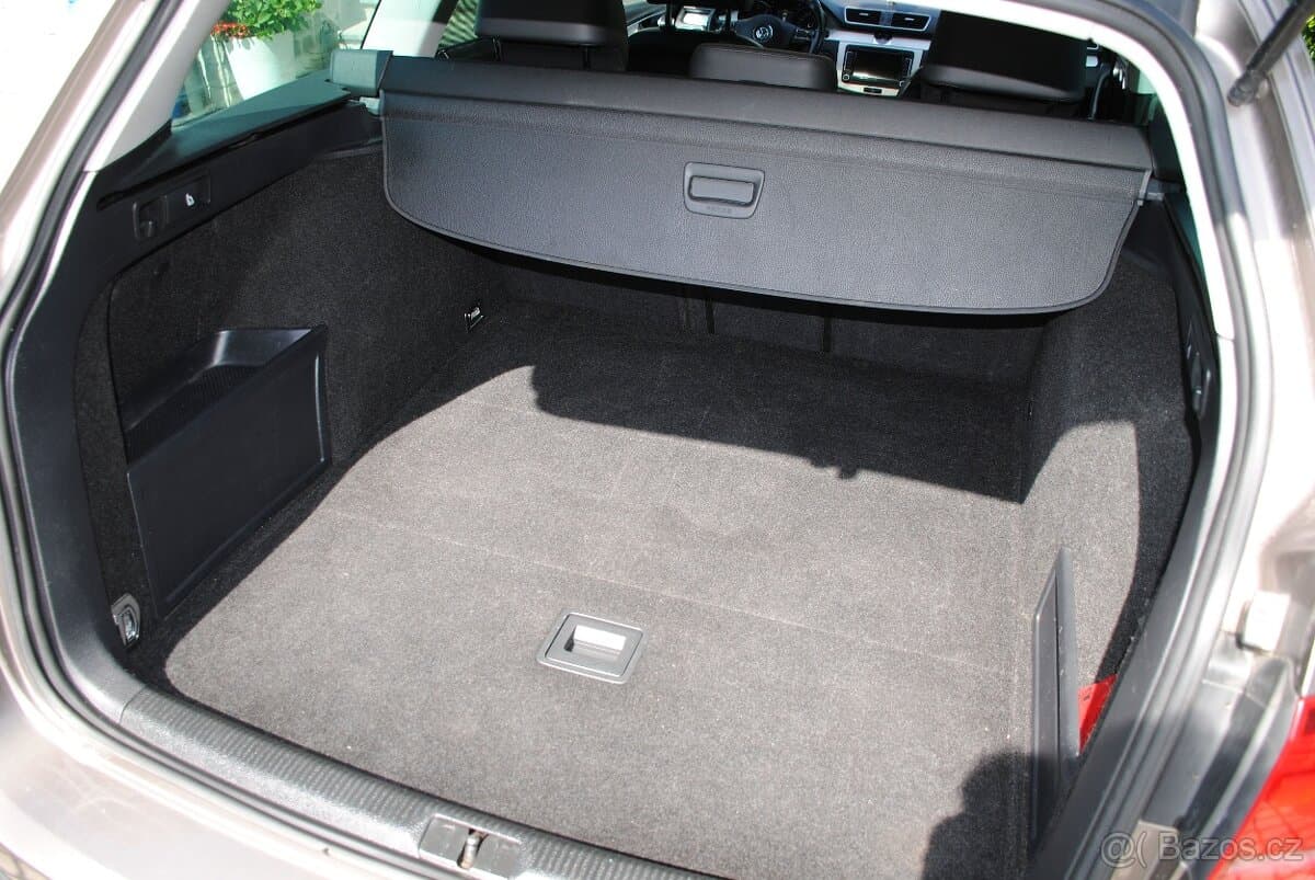 2011 Volkswagen PASSAT - 7
