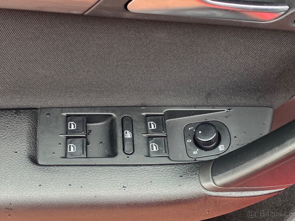 2011 Volkswagen PASSAT - 7