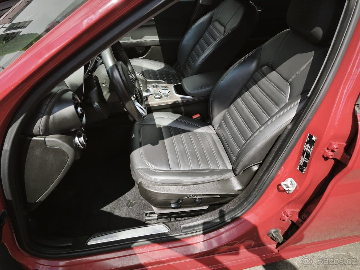 2022 Alfa Romeo GIULIA - 7