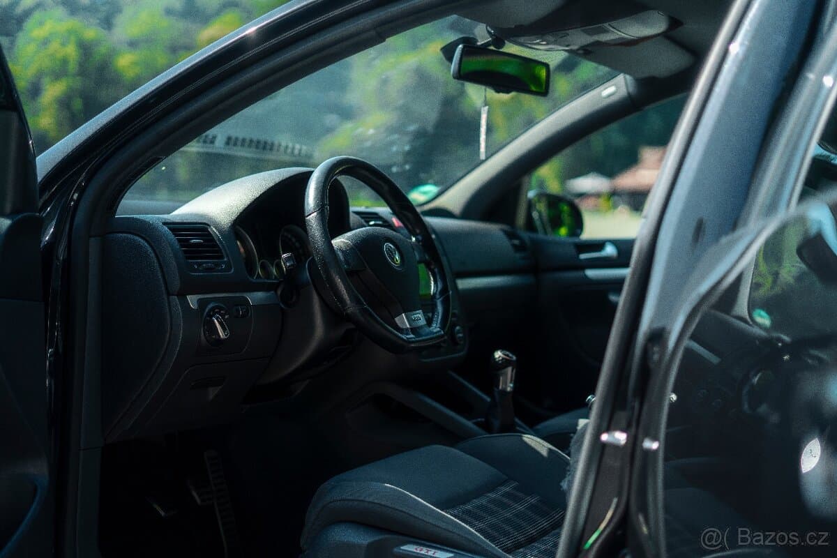 2005 Volkswagen GOLF - 7