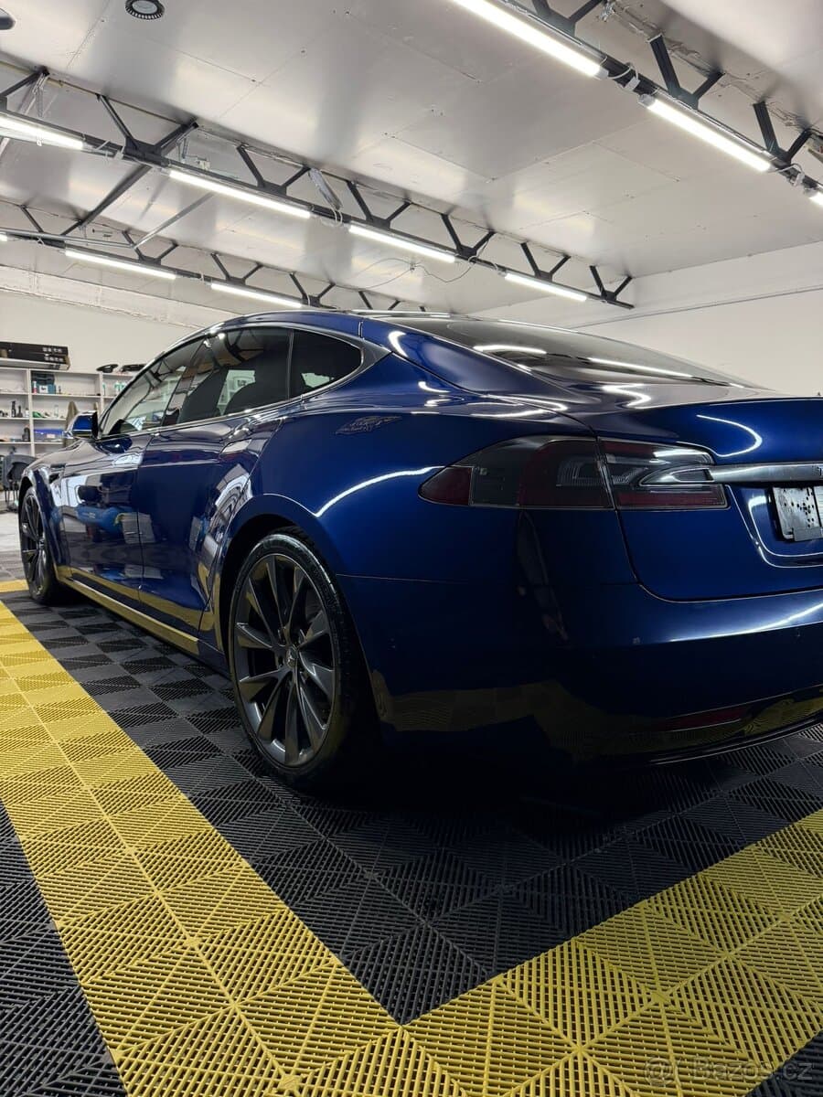 2020 Tesla MODEL S - 7