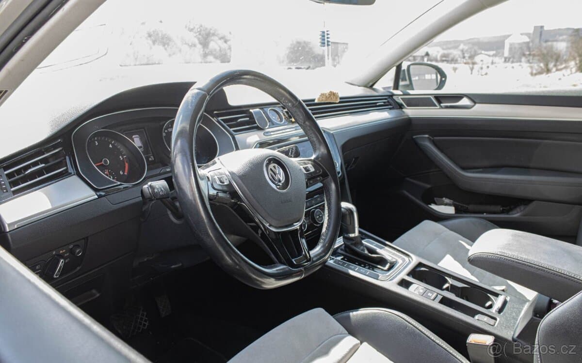 2016 Volkswagen PASSAT - 7
