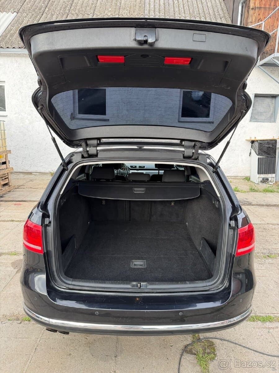 2011 Volkswagen PASSAT - 7