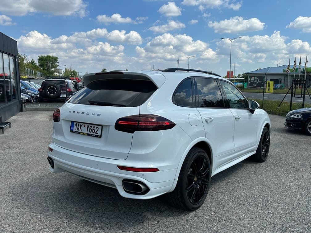 2015 Porsche CAYENNE - 7