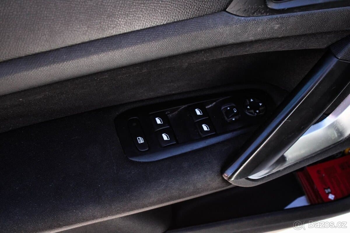 2015 Peugeot 308 - 7