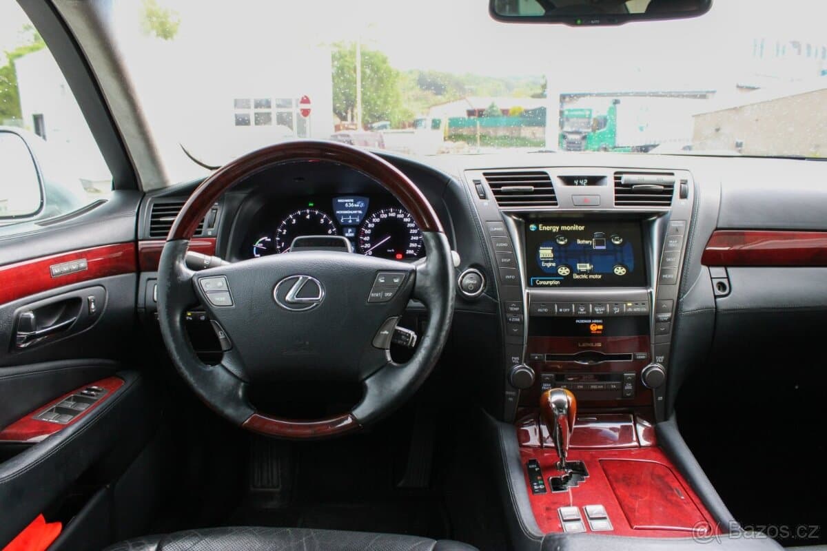 2010 Lexus LS - 7