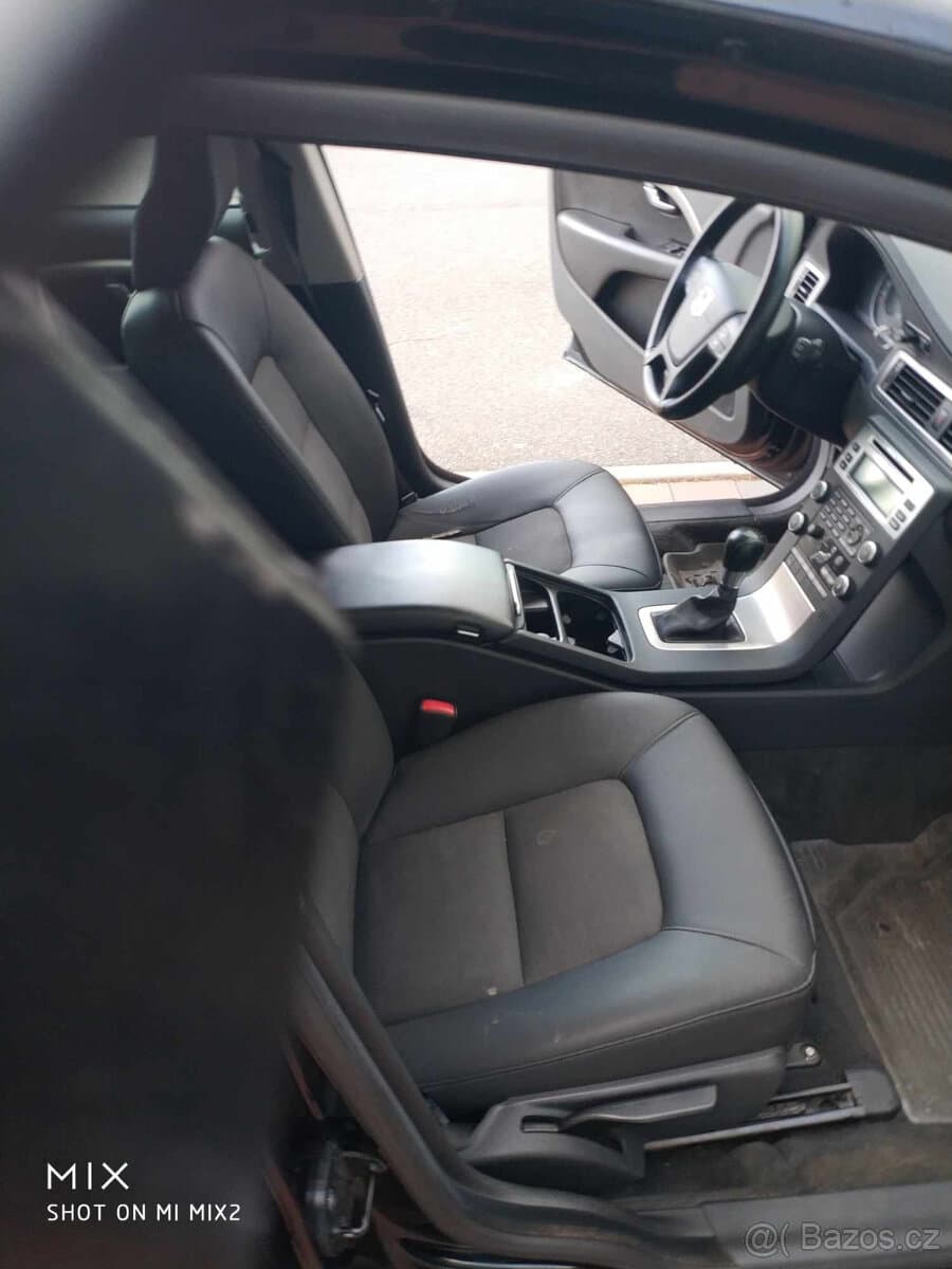 2010 Volvo V70 - 7