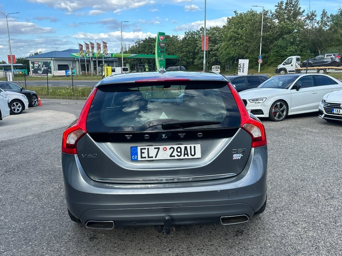 2016 Volvo V60 - 7