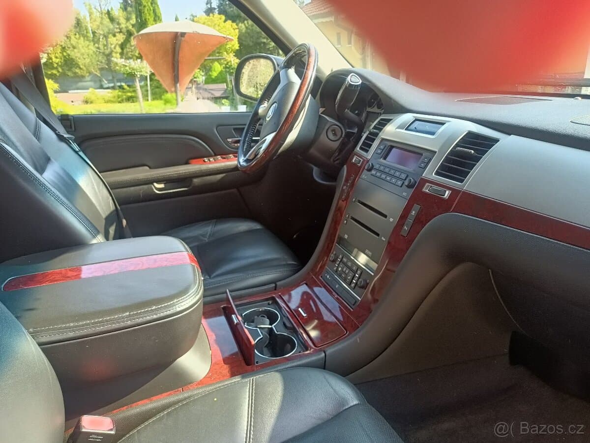 Cadillac ESCALADE - 7