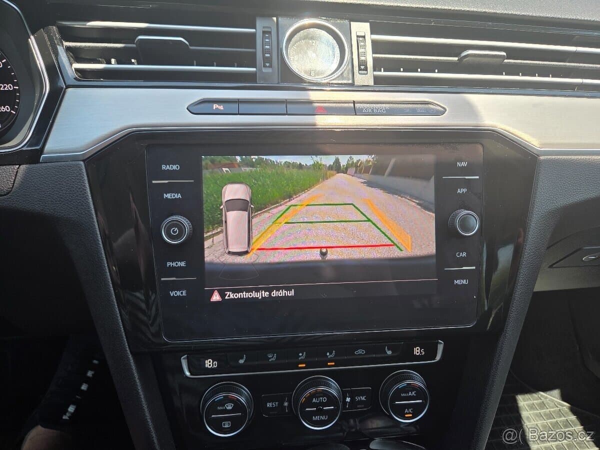 2019 Volkswagen PASSAT - 7
