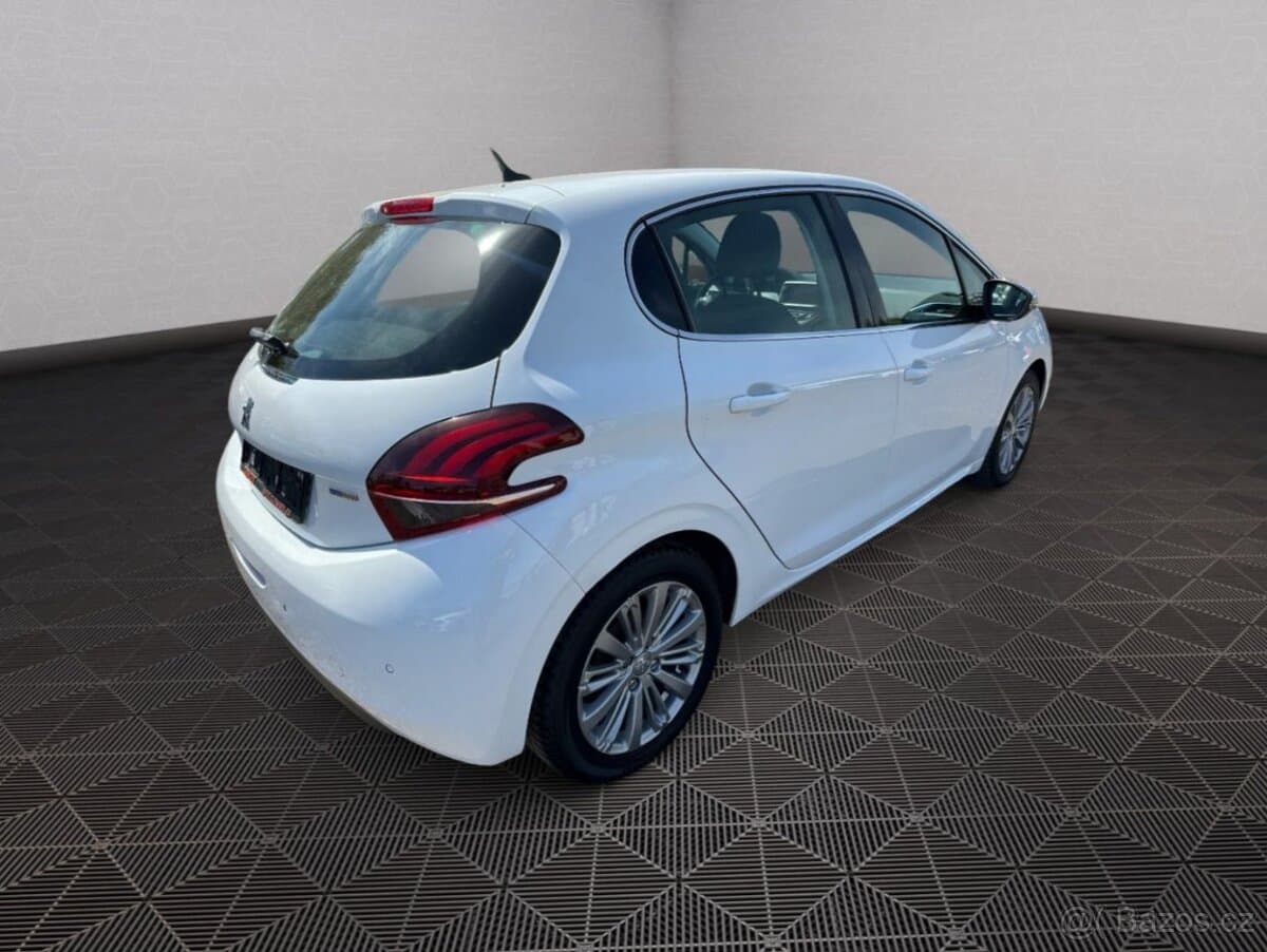 2017 Peugeot 208 - 7