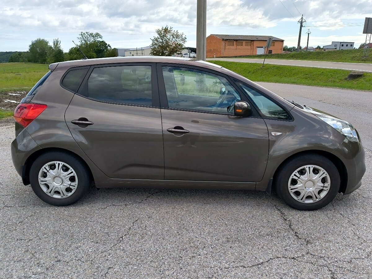 2017 Kia VENGA - 7