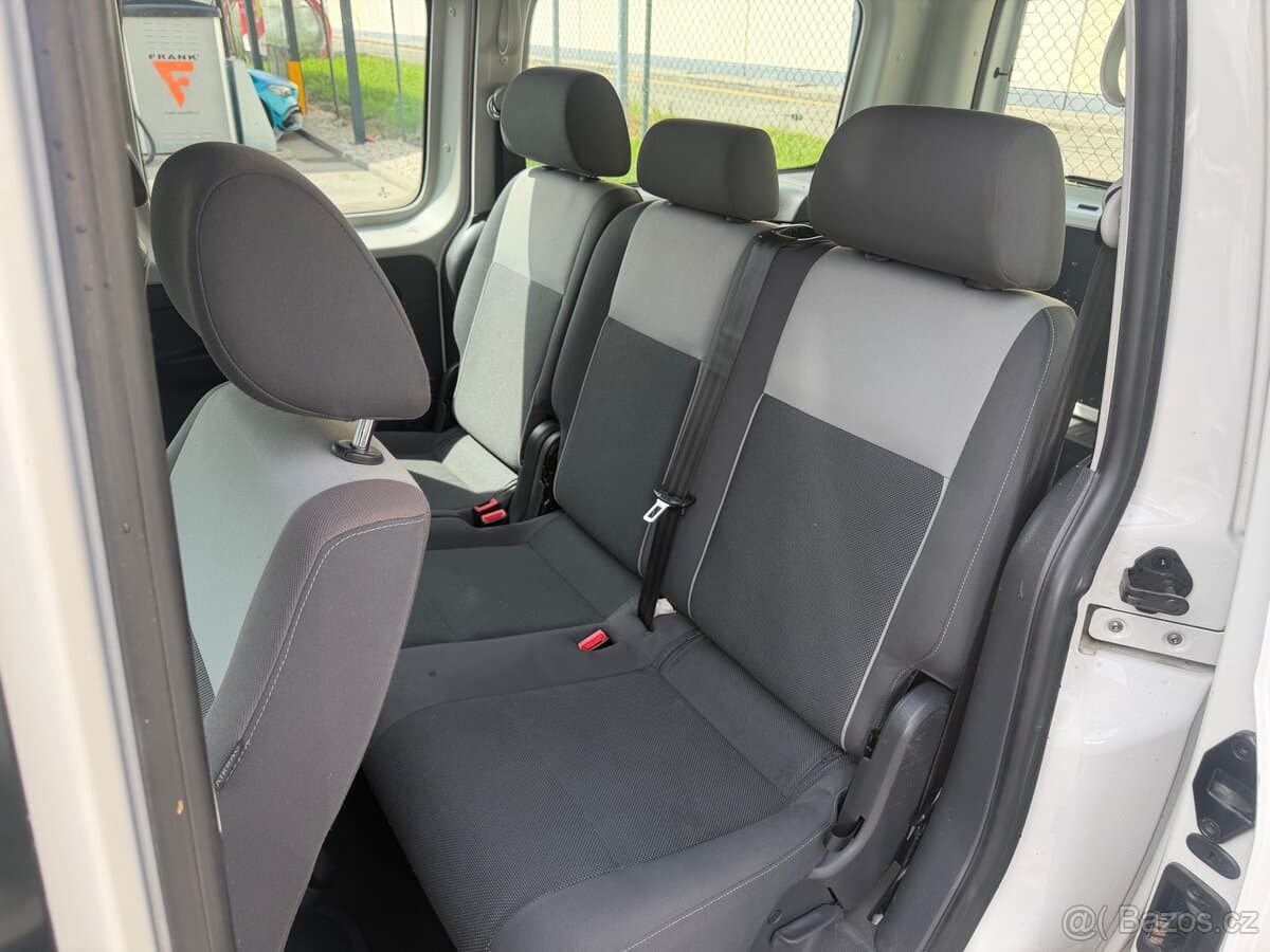 2011 Volkswagen CADDY - 7