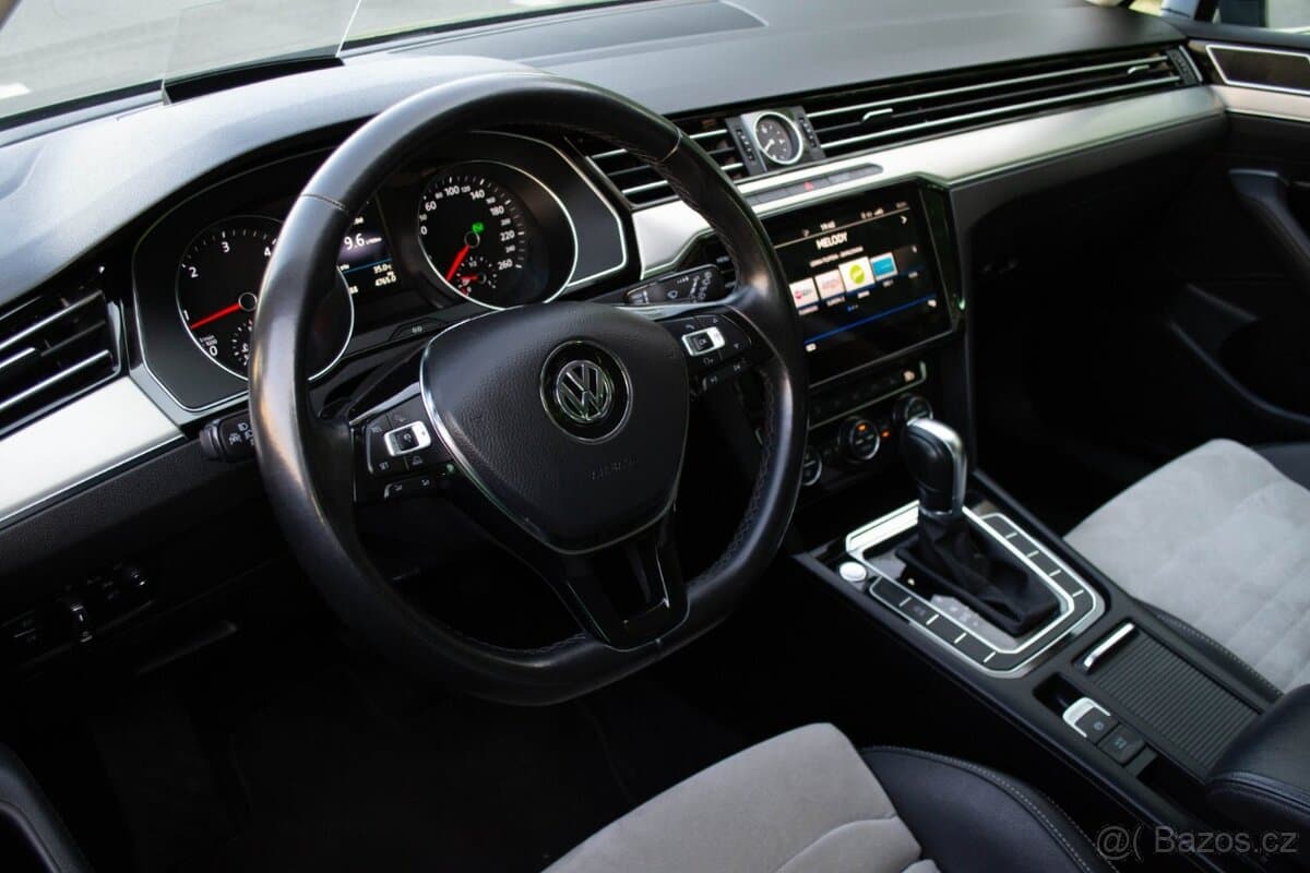 2018 Volkswagen PASSAT - 7
