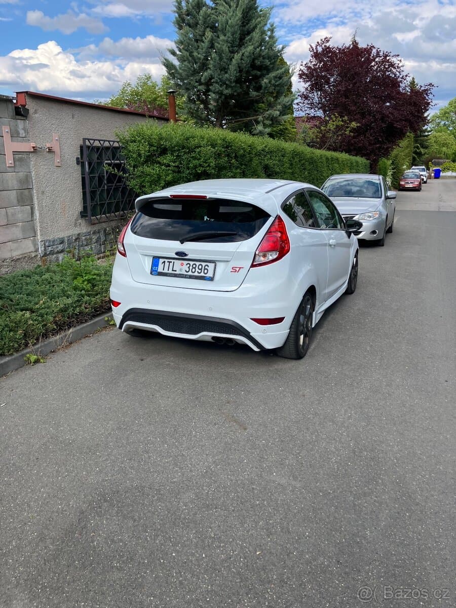 2015 Ford FIESTA - 7