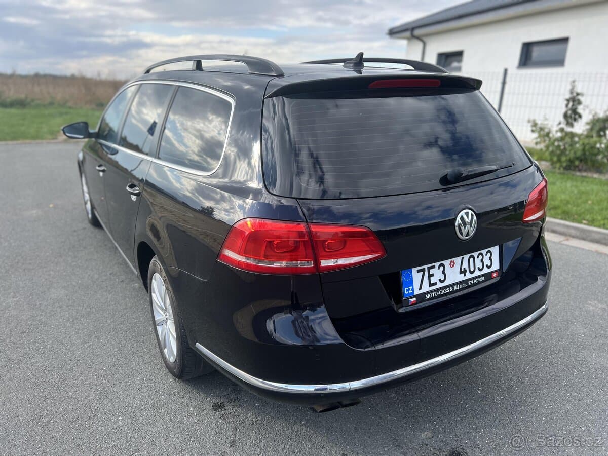 2011 Volkswagen PASSAT - 7