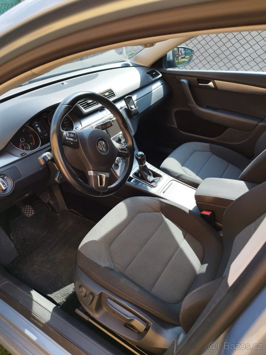 2013 Volkswagen PASSAT - 7