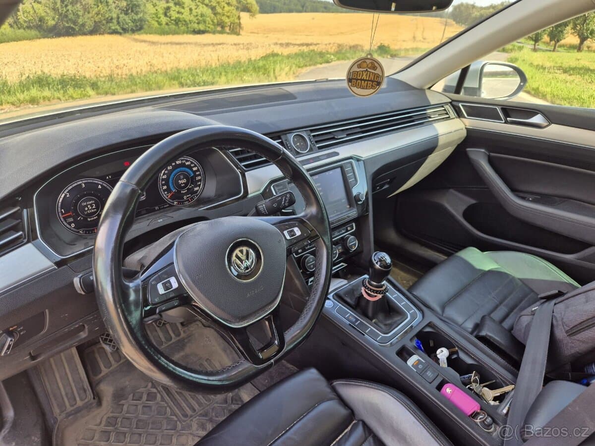 2015 Volkswagen PASSAT - 7