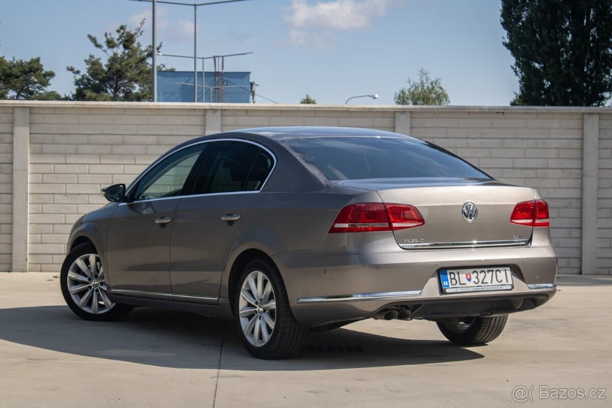 2011 Volkswagen PASSAT - 7