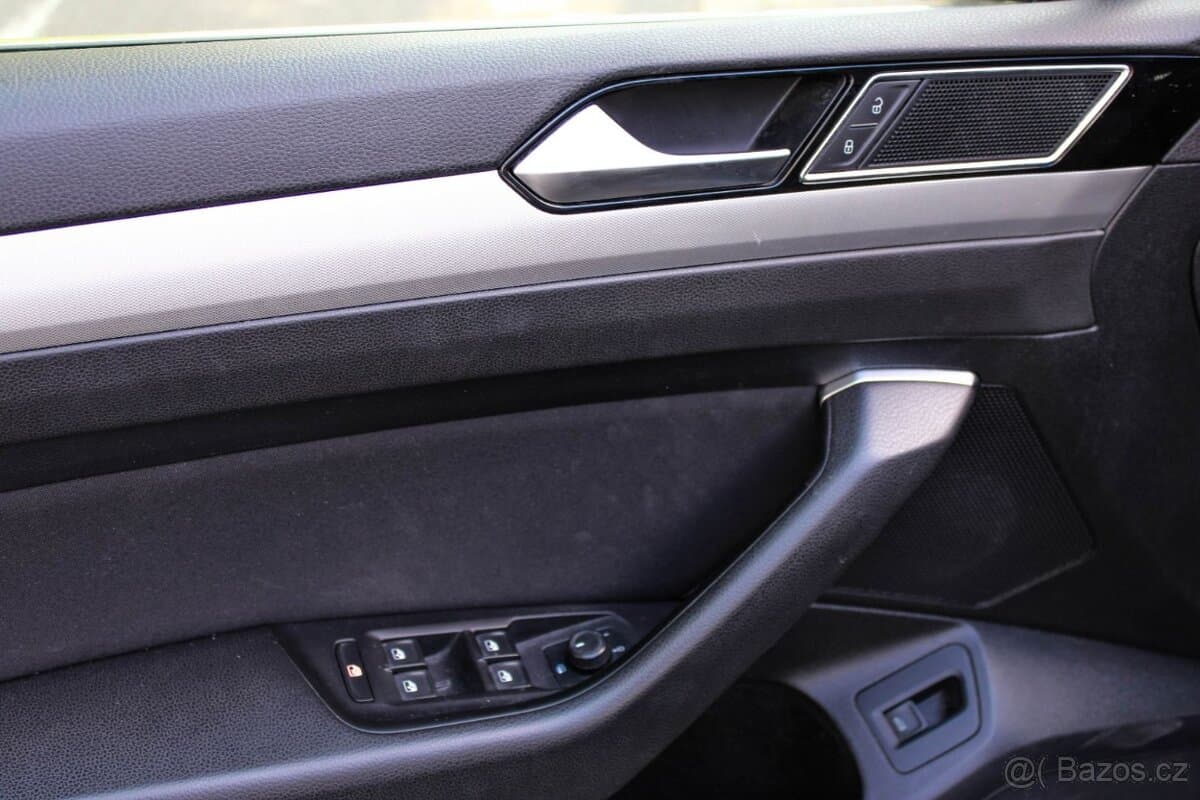2018 Volkswagen PASSAT - 7