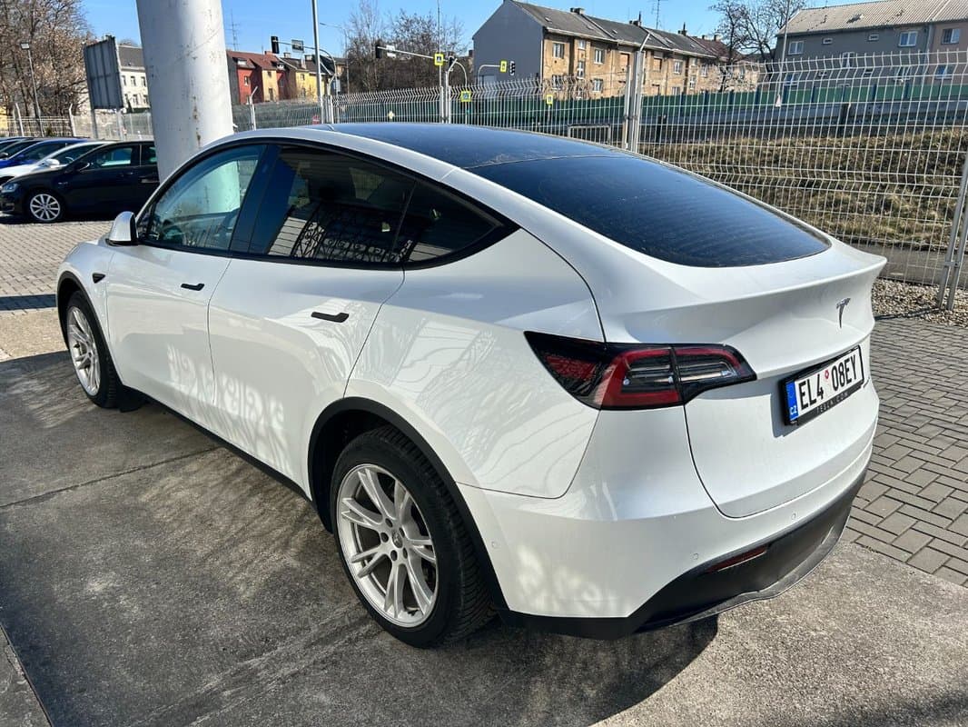 Tesla MODEL Y - 7